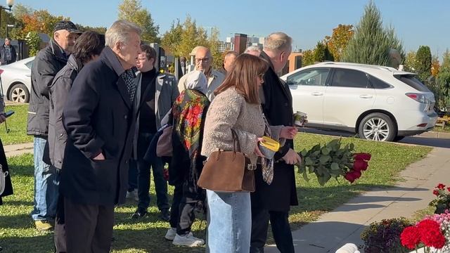 ДОЧЬ И ЖЕНА ВЯЧЕСЛАВА ДОБРЫНИНА ПРИЕХАЛИ НА ЦЕРЕМОНИЮ ОТКРЫТИЯ ПАМЯТНИКА НА МОГИЛЕ АРТИСТА !!! смотреть онлайн