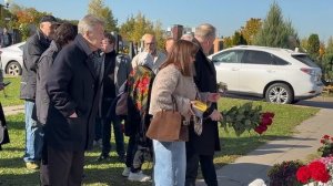 ДОЧЬ И ЖЕНА ВЯЧЕСЛАВА ДОБРЫНИНА ПРИЕХАЛИ НА ЦЕРЕМОНИЮ ОТКРЫТИЯ ПАМЯТНИКА НА МОГИЛЕ АРТИСТА !!!