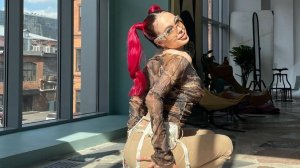 Инстасамка судится, Анна Семенович худеет, а кто то ещё и жениться собрался.