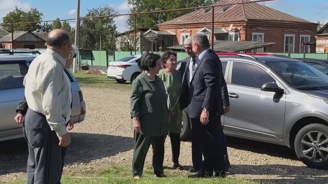 02-10-2025 г. Глава района Заур Хамирзов посетил долгожительницу Хаджет Хоконову смотреть онлайн