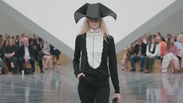 Показ женской коллекции Dior весна-лето 2026 смотреть онлайн