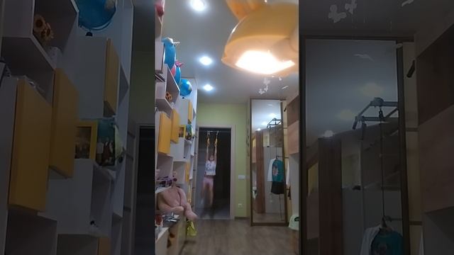 Показываю трюки на кольцах