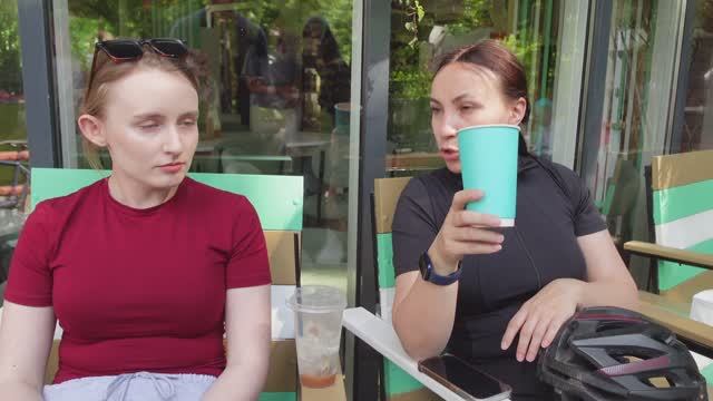 Первая велопокатушка с Полиной смотреть онлайн