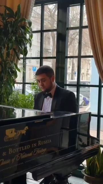 Пианист видео