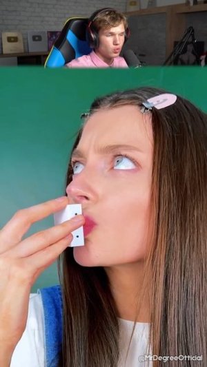 Самая СТРАННАЯ Помада в Мире! 😳💄 #shorts #шортс #интересно #прикол #мем #девушка #шутка #проверка