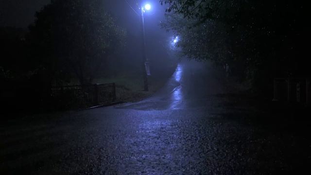 Глубокий сон под звуки сильного дождя и грома в ночном тумане 🌧️ АСМР для отдыха смотреть онлайн