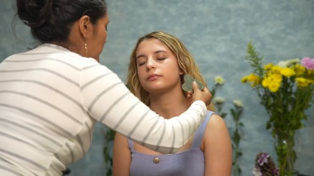 Susurros y masaje ASMR de Doña Esperanza juego de cabello y limpia energética pa dormir y relajarse смотреть онлайн