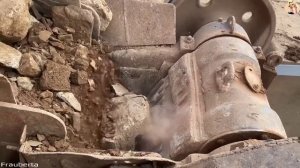 Строительство, дробление щебёнки