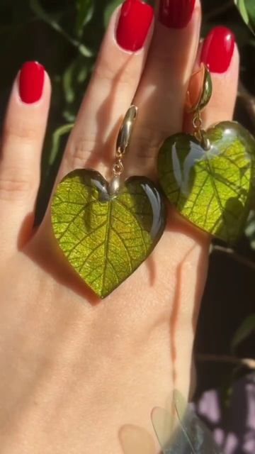 Кусочек лета в смоле: серьги и кулон «Лист ипомеи»