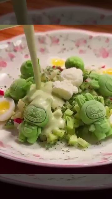 ЛАБУБУ УЖЕ И В САЛАТЕ