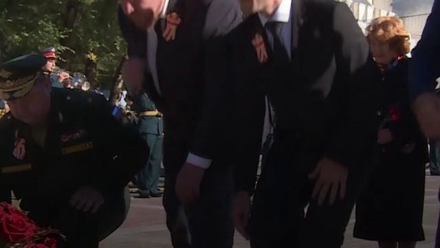 Церемония возложения цветов к памятнику Александра Михайловича Василевского прошла в Хабаровске смотреть онлайн