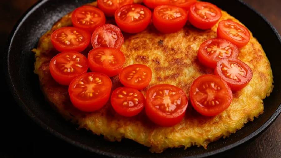 Просто натрите 3 картофелины возьмите помидоры. Вкусный рецепт картофеля. Дешево и просто. смотреть онлайн