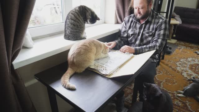 УДИВЛЮ И ПОРАДУЮ ЛЮБИМУЮ МАМОЧКУ ЧТО Я СОБИРАЮ В ТАЙНЕ ОТ НЕЁ В ДОМИКЕ смотреть онлайн