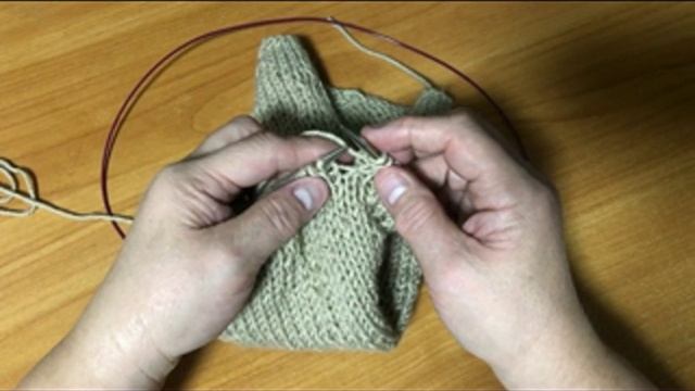 Классные переплетения на изнаночной глади. Узоры спицами смотреть онлайн