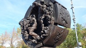 Открытие памятника метростроителям