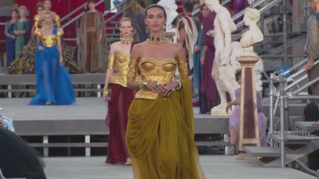 Показ мод Dolce & Gabbana Alta Moda 2025 смотреть онлайн