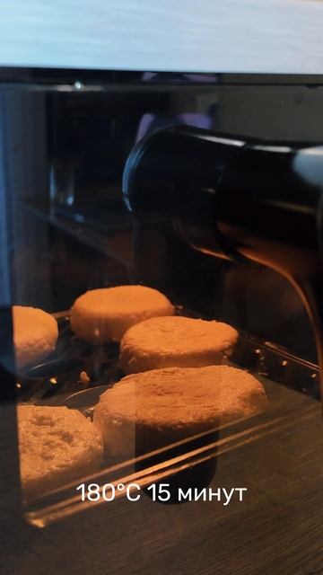 Нежные, воздушные и такие солнечные сырники с голубикой и маракуйей — идеальный завтрак!