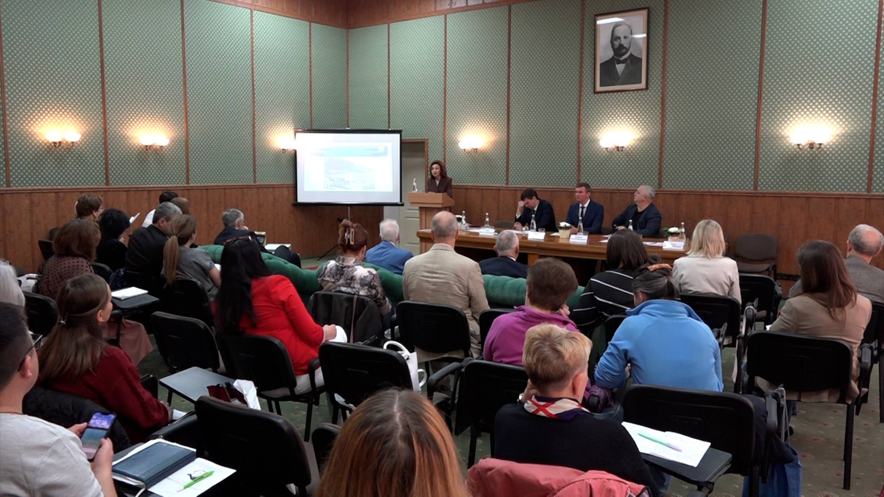 Репортаж "Научно-практическая конференция", 02.10.25, г. Ялта смотреть онлайн