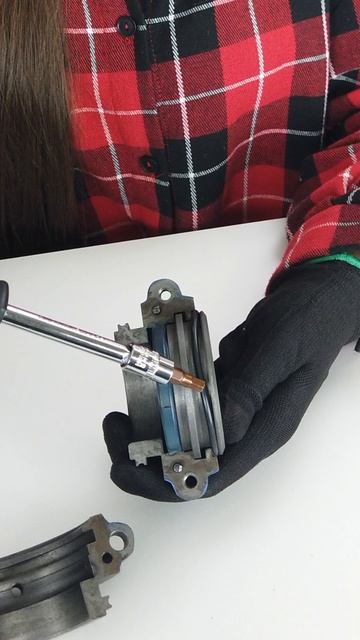 Что находится внутри этого уплотнения подшипникового корпуса? смотреть онлайн