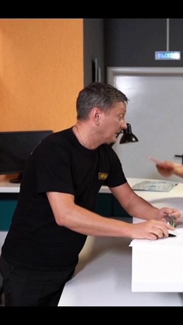 Я хотя бы смокинг надел Фото персонала Укладку сделал бы смотреть онлайн