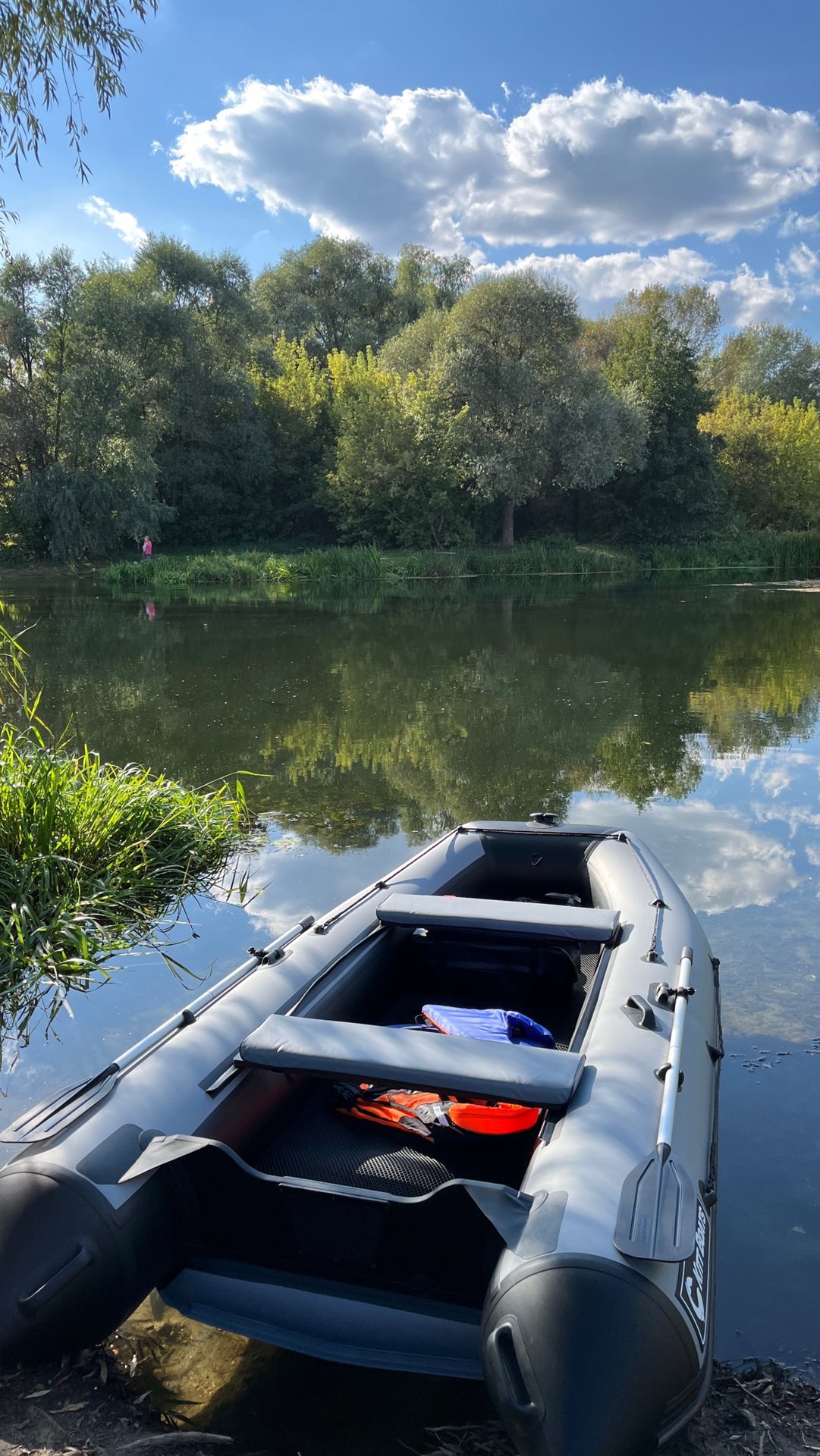 Настоящие китоводы знают: зачем мочить ноги, когда можно рассекать волны на своем ките! 🐳⚡ смотреть онлайн