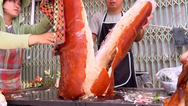 Приготовление целого поросенка. Азиатская уличная еда. смотреть онлайн