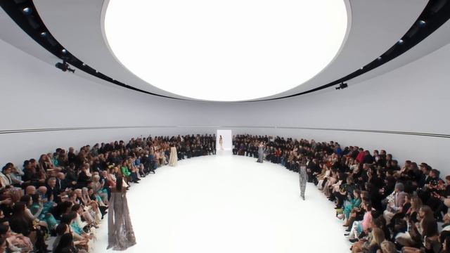 Показ женской коллекции Fendi Haute Couture весна-лето 2023