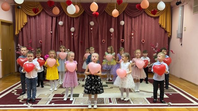 ТАНЕЦ С СЕРДЦАМИ 💗💖💗 для любимой мамочки💛💚💜 к Дню Матери смотреть онлайн