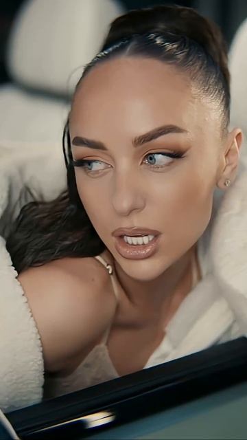 Мари Краймбрери на крыше машины в клипе «Сегодня мой лучший день» смотреть онлайн