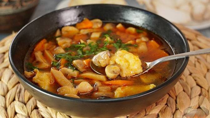 Насыщенный и простой. ГРИБНОЙ СУП С КЛЁЦКАМИ