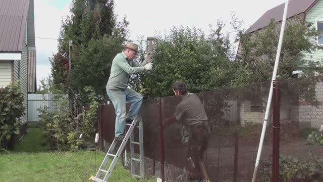 Соседей так и не дождался// Ставлю временный забор как купил смотреть онлайн