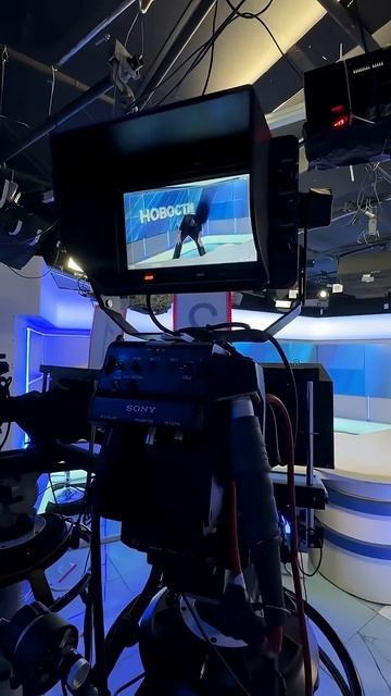 How News Anchors REALLY Handle Stress смотреть онлайн