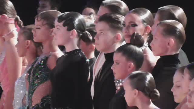 LA - Парад в конце отделения