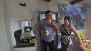 Жизнь в деревне. Котлеты из риса, моркови и манки. Приготовленные на сковороде.