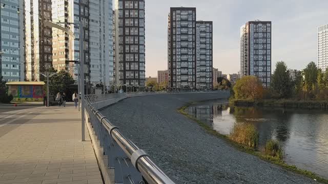 Набережная реки Свияги у ТРЦ Аквамолл, 3.10.2025