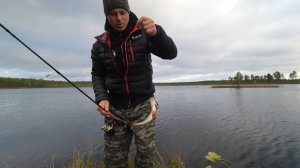 Рыбалка на окуня осенью. Поход на таёжное озеро.