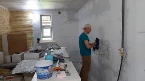 Быстрый ремонт стен: грунтовка + ПВХ панели (Таймлапс)
