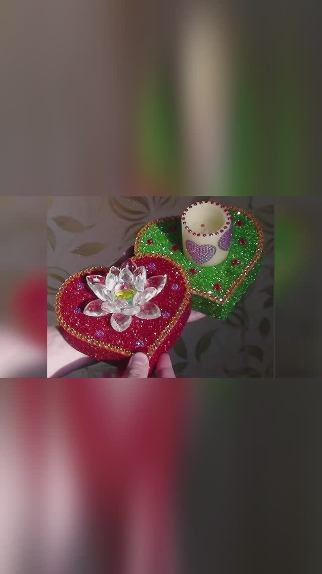 ОРИГИНАЛЬНЫЙ ПОДСВЕЧНИК ЦВЕТНЫЕ СЕРДЕЧКИ,СО СТЕКЛЯННОЙ КУВШИНКОЙ.РУЧНАЯ РАБОТА.