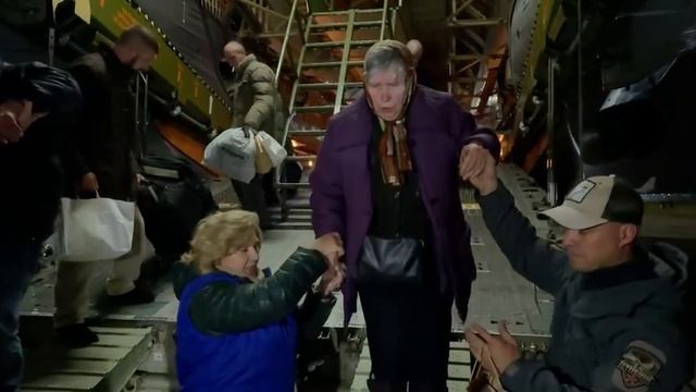 20 мирных жителей вернули из украинского плена смотреть онлайн