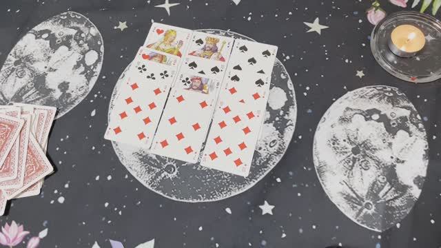 Червонная дама. Ближайшее будущее. Гадание на игральных картах смотреть онлайн