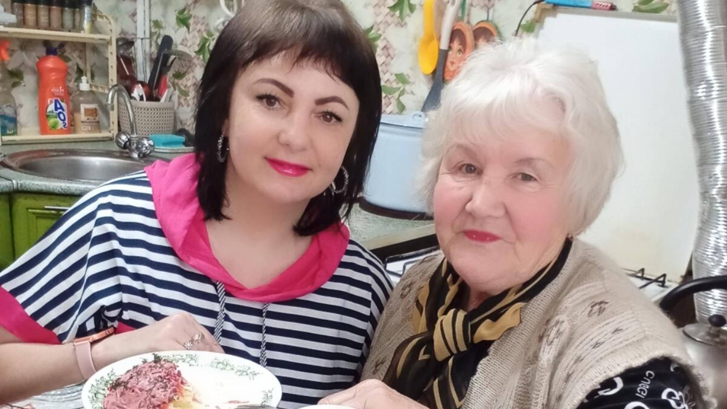 ВСТРЕЧА С СОСЕДКОЙ, ИСПЕКЛА ХЛЕБУШЕК , ОБРЕЗАЛА ЛУК НА ЗИМУ смотреть онлайн