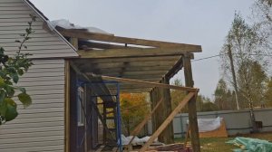 На дачу. Крыши опять нет. Собрала томаты из теплицы.