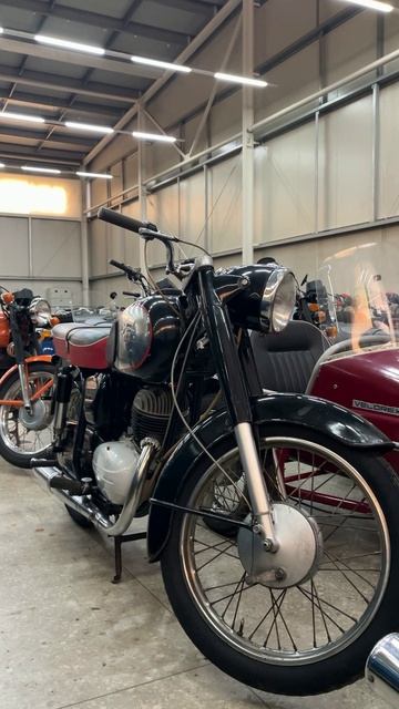 Мотоциклы "JAWA", "CZ" и "Pannonia" смотреть онлайн