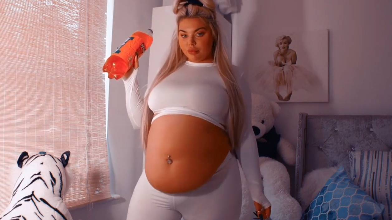 девушка наполняет животик смотреть онлайн