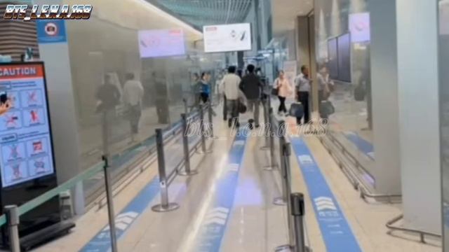 Сегодня Тэхен вылетел в Париж на показ моды 04.10.2025 смотреть онлайн