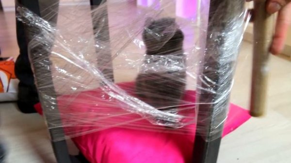 СТРОИМ ДОМ ИЗ ПИЩЕВОЙ ПЛЕНКИ ДЛЯ КОТЕНКА БАТТЕРСА | КОТЕНОК БАТТЕРС ОЧЕНЬ ДОВОЛЕН И ИГРАЕТСЯ