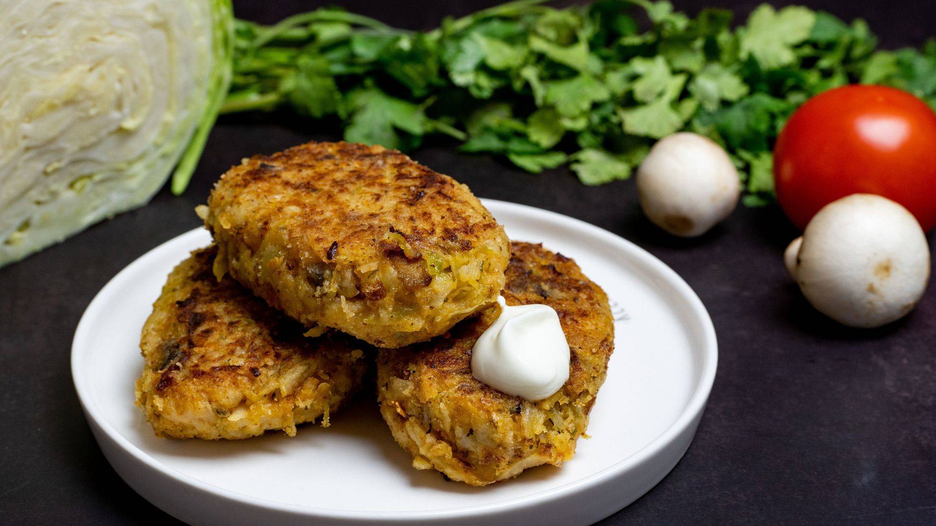 Котлеты с капустой и чесночным соусом смотреть онлайн