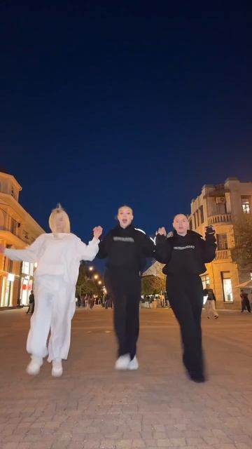 почему люди на нас так смотрят? смотреть онлайн