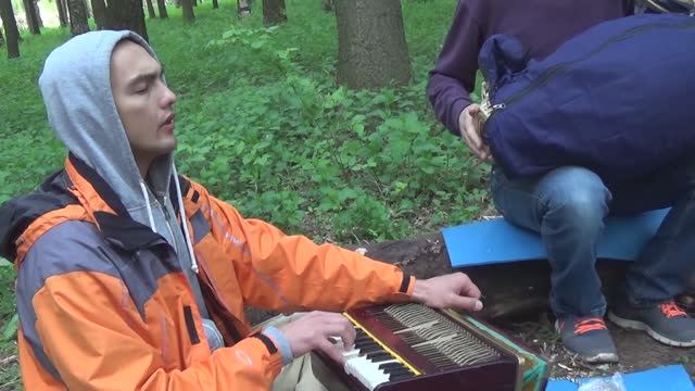 Киртан в лесу.Вологда - ятра.Парк Мира.2017.