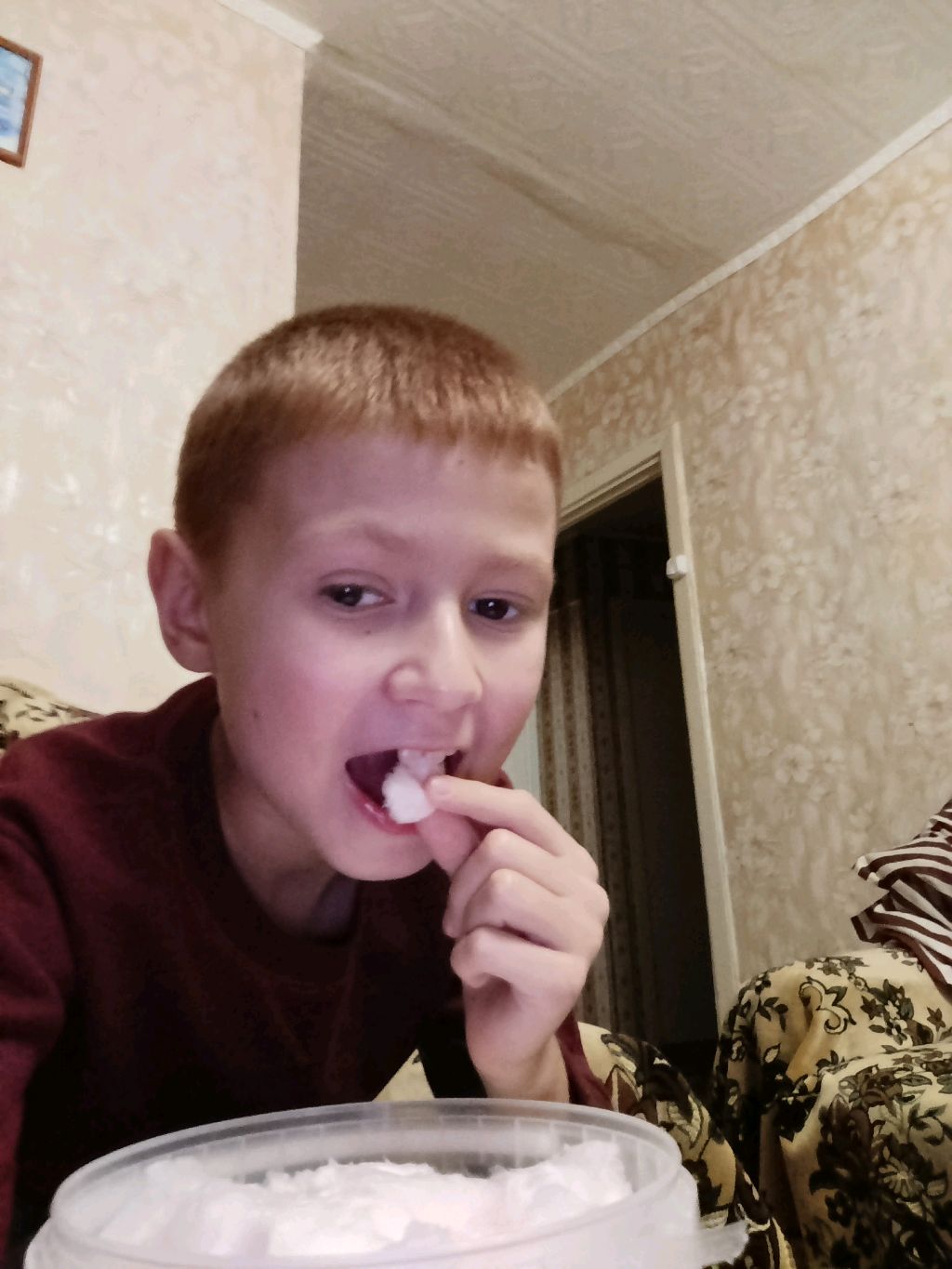 кушаю сладкую вату 2